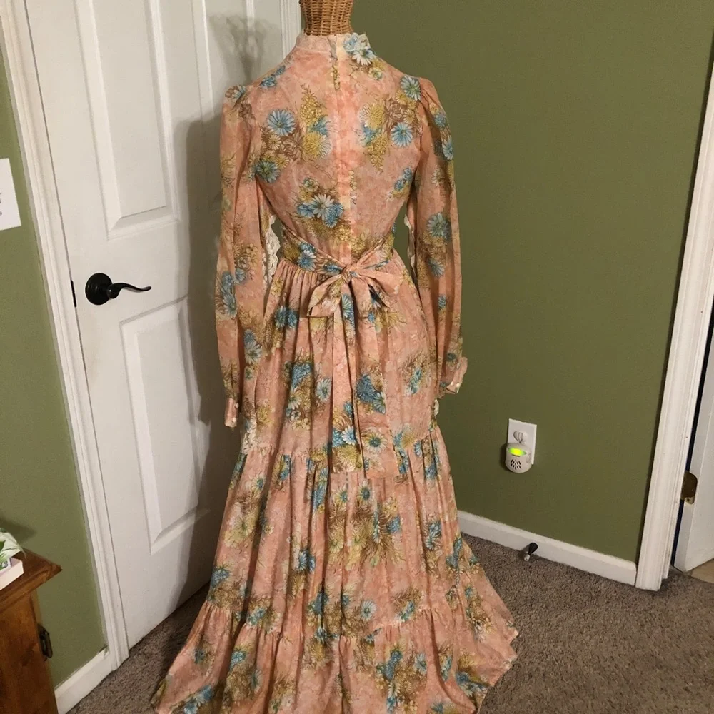 Vintage 70s gunne sax style floral maxi dress with bishop sleeves - Picture 3 of 13